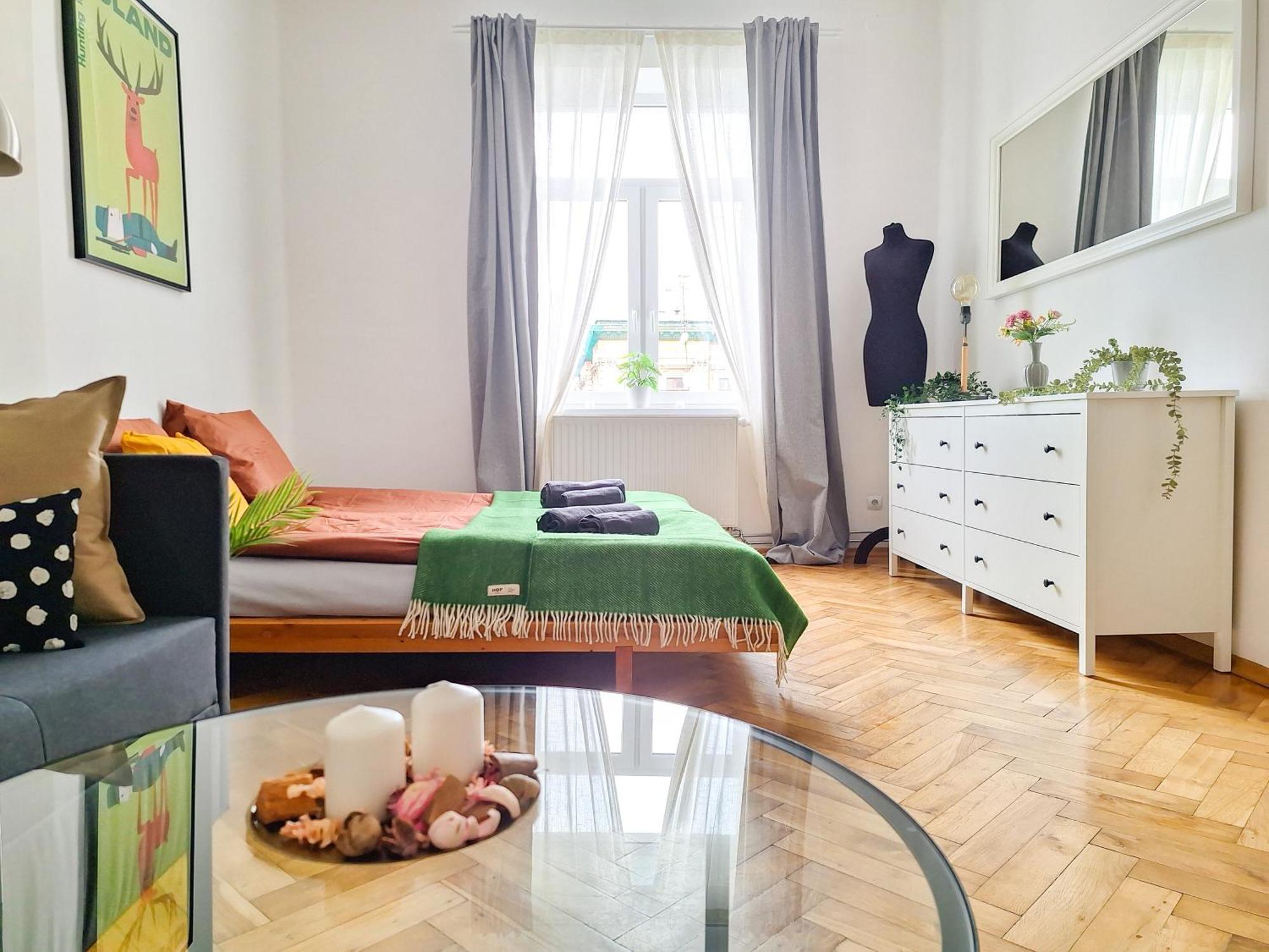Beautiful And Spacious 69m2 For 5 Guests Next To Florian's Gate Leilighet Krasków